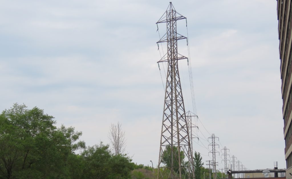 Ligne 120 kV qui va être démantelée avant la constructions de la nouvelle ligne 325 kV