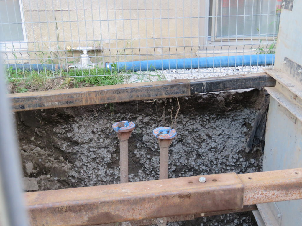 Bonhomme tuyaux plomb rue St-Laurent 17