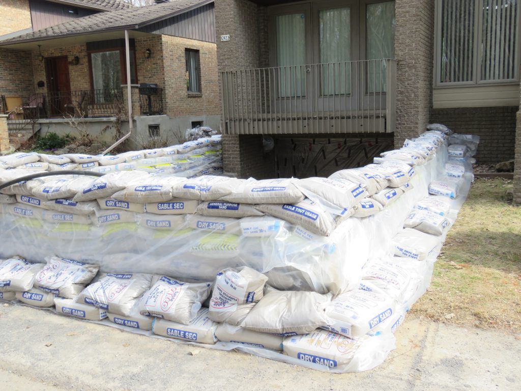 Rue Crevier lors des inondations 2019 dans Cartierville (Photo : jdv - Philippe Rachiele) Ahuntsic-Cartierville Montréal