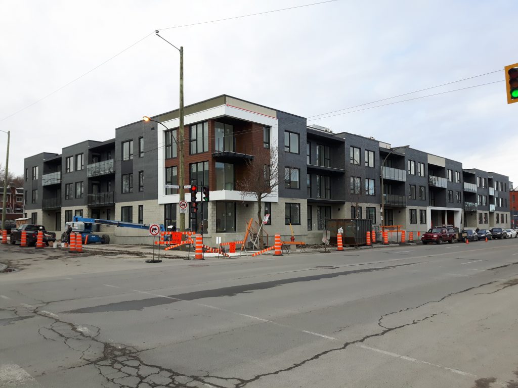 Édifice du 10150, boul. St-Laurent (Photo : jdv - Philippe Rachiele) Ahuntsic Cartierville Montréal