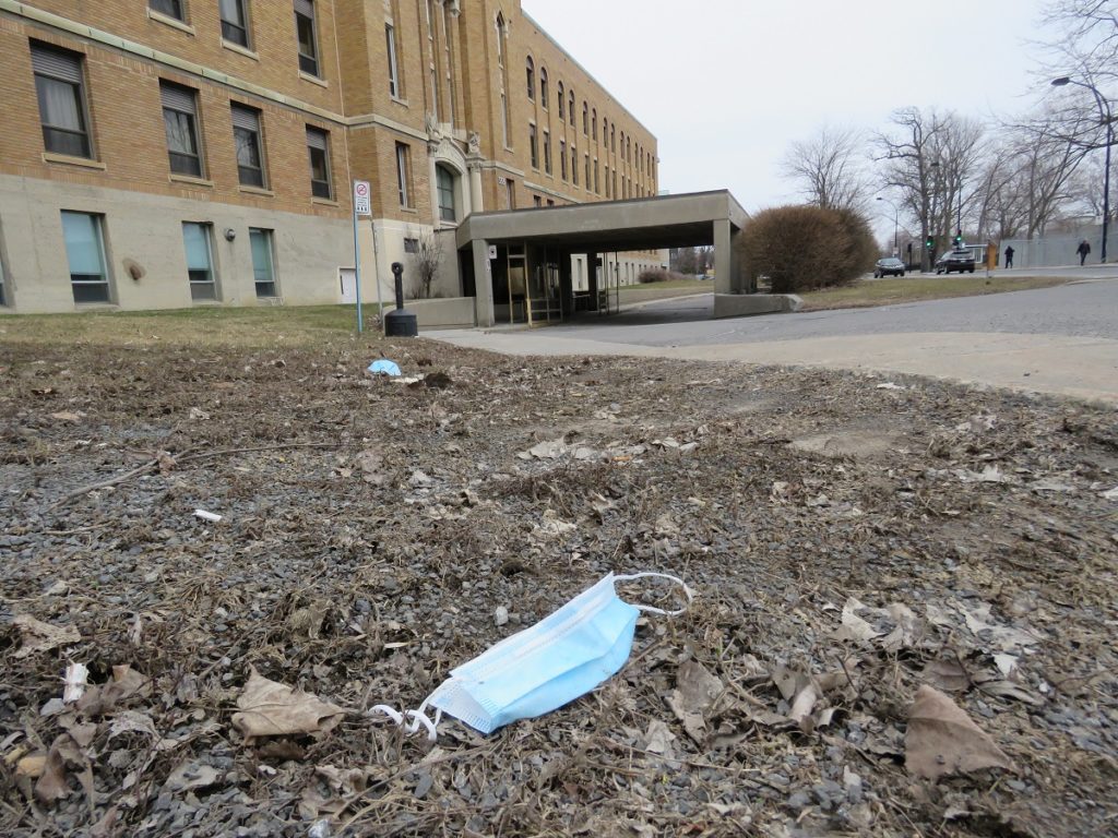 CHSLD Notre-Dame-de-la-Merci masques covid-19 Photo Philippe Rachiele (11)