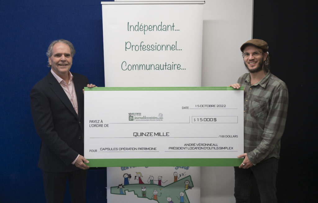 André Véronneau, membre du journaldesvoisins.com et président de Location d'outils Simplex et Simon Van Vliet, éditeur du Journaldesvoisins.com. M. Véronneau a fait un don au JDV de 15 000 $ pour la série 2022-2023 d'Opération Patrimoine. (Photo: François Robert-Durand, JDV)