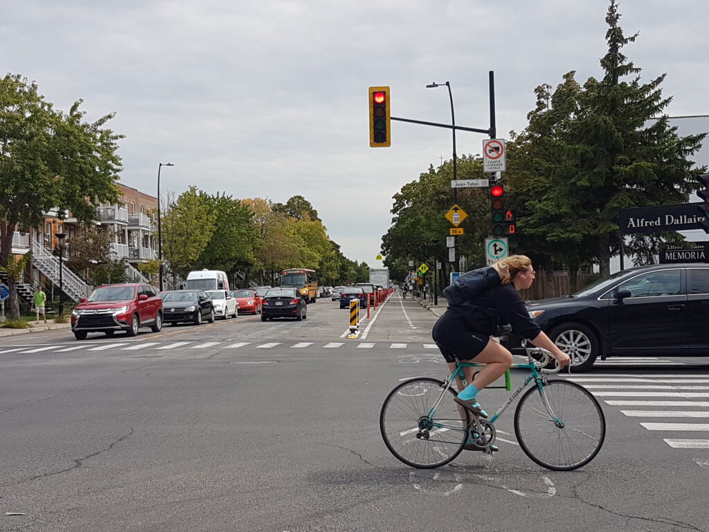 La VAS sur Christophe-Colomb, coin Jean-Talon, septembre 2020.